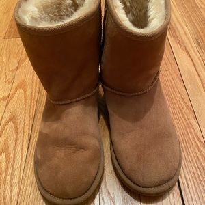 Ugg Chestnut Classic Short II Big Kids Boots